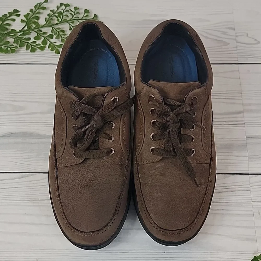 Thom McAn stylish comfortable